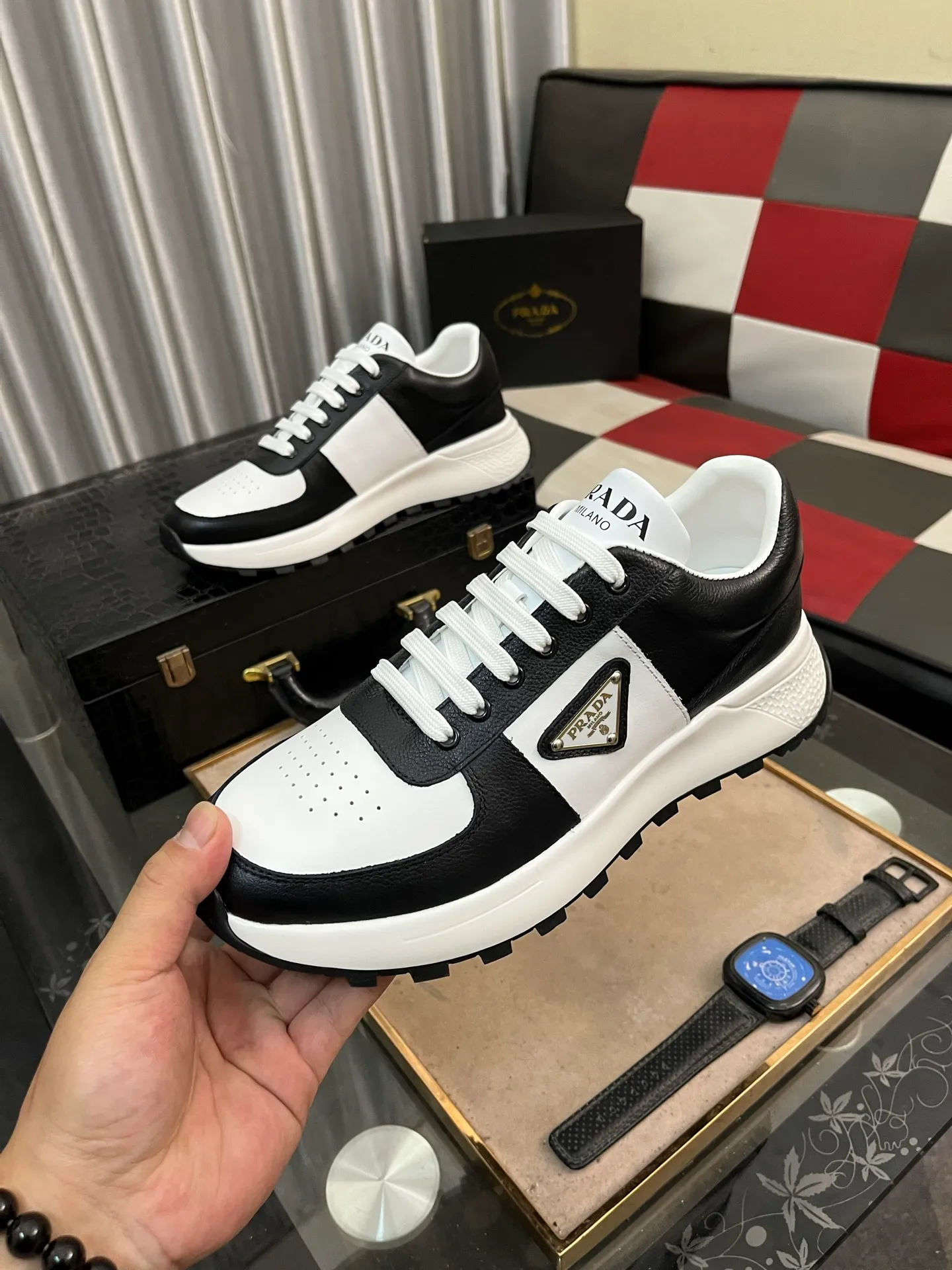 Men's shoes 💰440⌚️⌚️ PRADA [Prada] popular men's shoes, casual shoes and sports shoes! High-end quality 🍀 The upper is made of imported original cowhide 💥 cowhide lining; the original molded outsole. The style is correct and elegant, comfortable and versatile💪 Three quality guarantees. Size: 38-44, 3️⃣colors available.